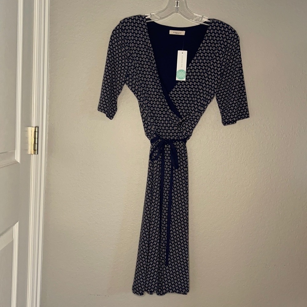 Gilli Knit faux wrap dress Size small Navy Blue super cute & flattering!